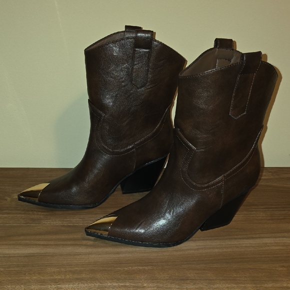 Brown Leather Western Boots with Gold Accents - Picture 4 of 5